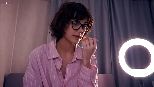 Snapshot of SibleyBurner chatting on 11.09.25 SibleyBurner online show from 11.09.25