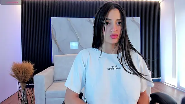 Ivaannaa  online show from 10.08.25