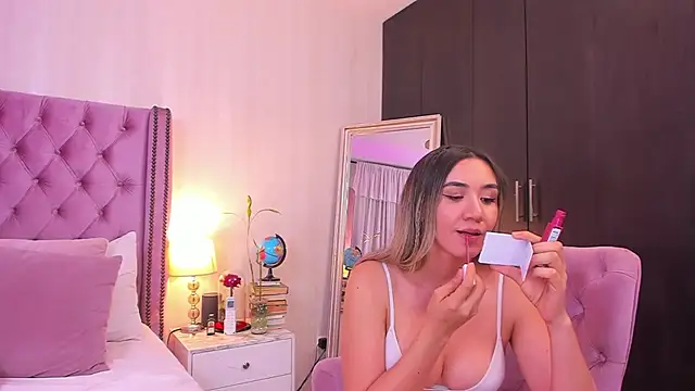 natashaleightt online show from 03.05.25