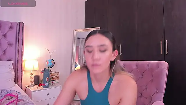 natashaleightt online show from 03.21.25