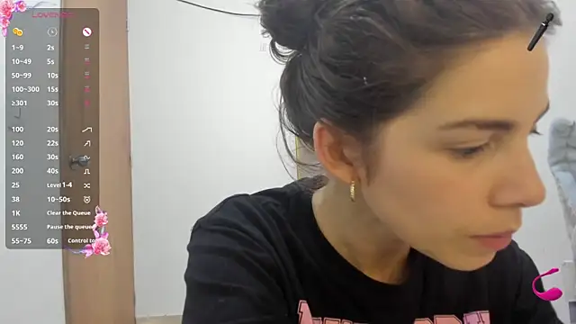 Snapshot of jessyegoldenn chatting on 02.12.26 jessyegoldenn online show from 02.12.26