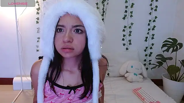 Snapshot of hellokitty__valery chatting on 03.08.26 hellokitty valery online show from 03.08.26