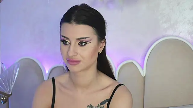 Snapshot of Alice_Voss chatting on 12.14.25 Alice Voss online show from 12.14.25