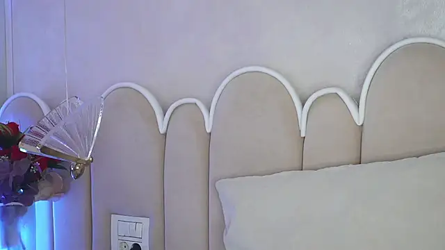 Snapshot of Alice_Voss chatting on 12.22.25 Alice Voss online show from 12.22.25