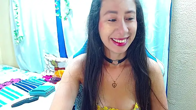 Snapshot of Gia_leinn chatting on 10.07.25 Gia leinn online show from 10.07.25