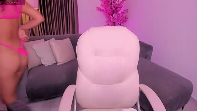 hannah thomson  online show from 01.13.26