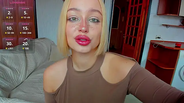 Snapshot of cutee_selena chatting on 03.02.25 cutee selena online show from 03.02.25