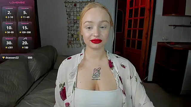 Snapshot of cutee_selena chatting on 03.09.25 cutee selena online show from 03.09.25