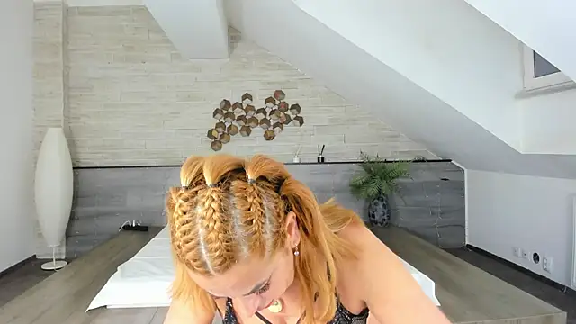 Jullia MILF online show from 02.24.25