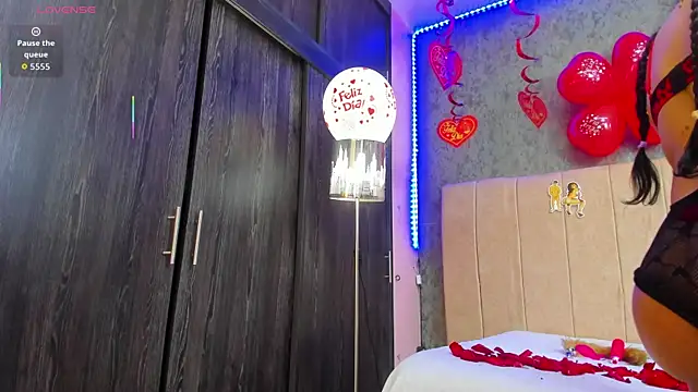 Snapshot of ava-am chatting on 09.21.25 ava-am online show from 09.21.25