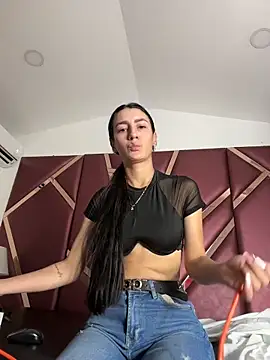 Snapshot of DanielaMedinaa chatting on 10.18.25 DanielaMedinaa online show from 10.18.25