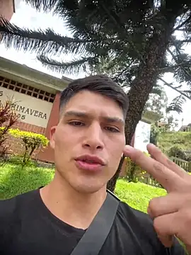 Snapshot of MaxxxSteil chatting on 03.13.25 MaxxxSteil online show from 03.13.25