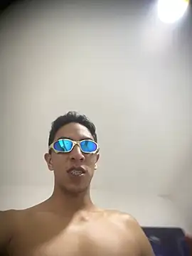 Snapshot of MaxxxSteil chatting on 03.19.25 MaxxxSteil online show from 03.19.25