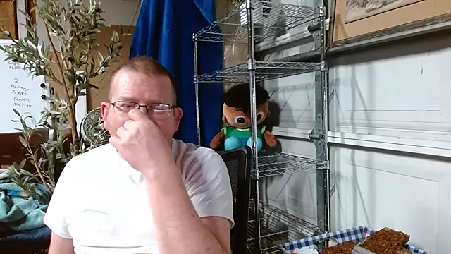 Snapshot of Randomoldguy615 chatting on 02.25.25 Randomoldguy615 online show from 02.25.25