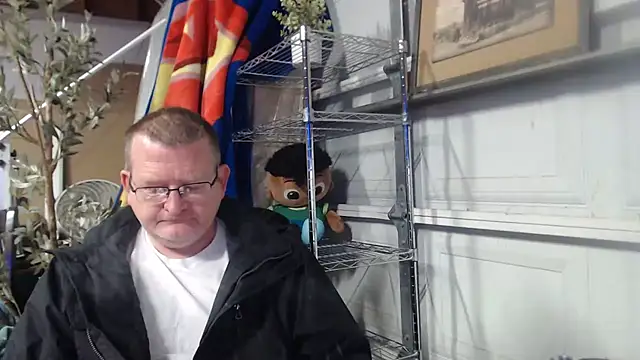 Snapshot of Randomoldguy615 chatting on 03.06.25 Randomoldguy615 online show from 03.06.25