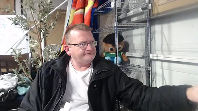 Snapshot of Randomoldguy615 chatting on 03.07.25 Randomoldguy615 online show from 03.07.25