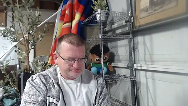 Snapshot of Randomoldguy615 chatting on 03.08.25 Randomoldguy615 online show from 03.08.25