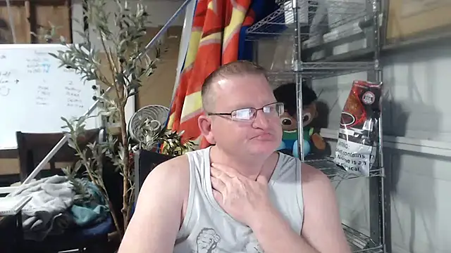 Snapshot of Randomoldguy615 chatting on 03.11.25 Randomoldguy615 online show from 03.11.25