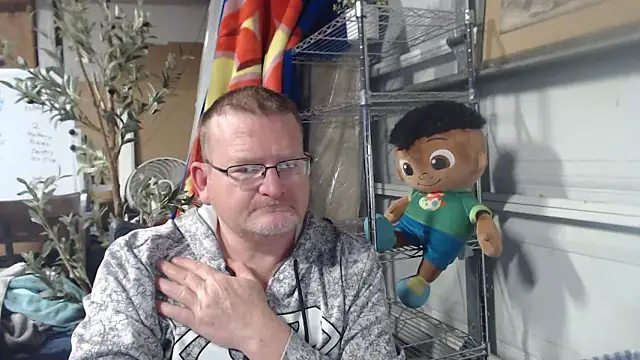 Snapshot of Randomoldguy615 chatting on 03.20.25 Randomoldguy615 online show from 03.20.25