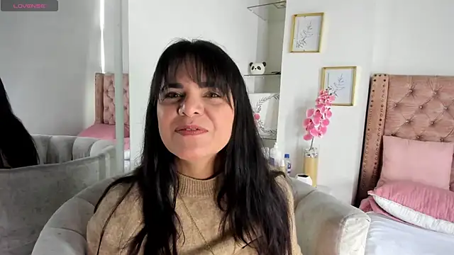 laura hotties online show from 06.06.26