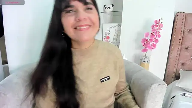 laura hotties online show from 07.04.26