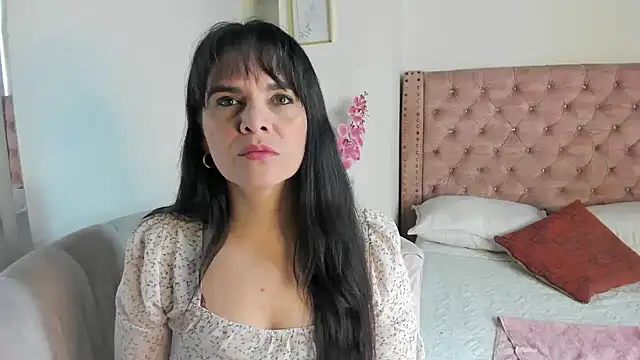 laura hotties online show from 08.03.26