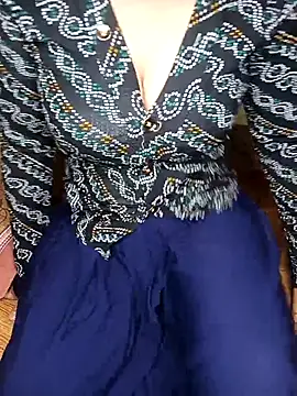 Snapshot of geetha_telugu_kan277 chatting on 12.13.25 geetha telugu kan277 online show from 12.13.25