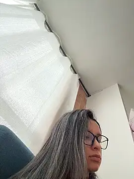 Snapshot of Soy_Sara7 chatting on 11.24.25 Soy Sara7 online show from 11.24.25