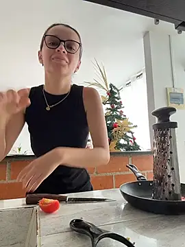 Snapshot of Soy_Sara7 chatting on 12.15.25 Soy Sara7 online show from 12.15.25