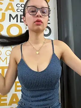 Snapshot of Soy_Sara7 chatting on 12.18.25 Soy Sara7 online show from 12.18.25