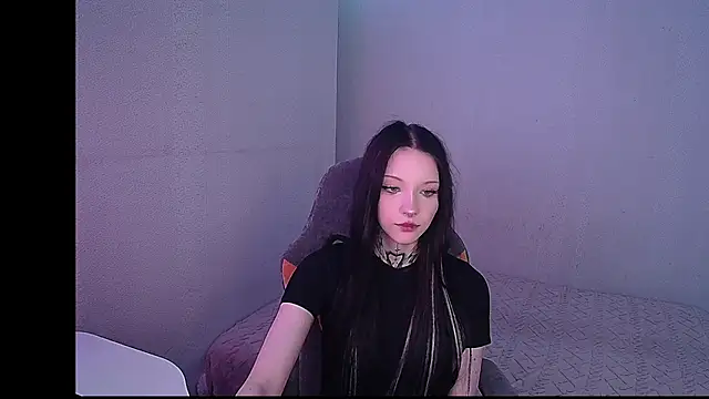mefwhore online show from 10.15.25