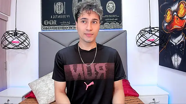 Snapshot of buddy_whitte chatting on 11.23.25 buddy whitte online show from 11.23.25