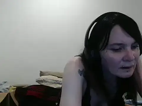 Hotmodel1984 online show from 05.05.26