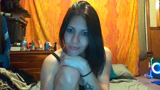 Snapshot of SillyRabbitz chatting on 03.12.25 SillyRabbitz online show from 03.12.25