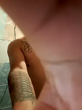 Snapshot of Elcabezhupas97 chatting on 10.26.25 Elcabezhupas97 online show from 10.26.25