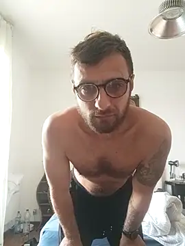 Snapshot of sebik122 chatting on 10.05.25 sebik122 online show from 10.05.25