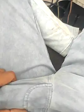 Snapshot of bbclip chatting on 11.29.25 bbclip online show from 11.29.25