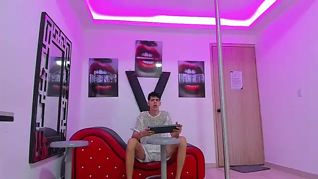 KING OFF BOYS online show from 10.04.25