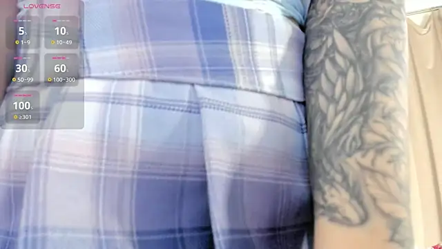 Snapshot of Zirael_swan chatting on 02.20.26 Zirael swan online show from 02.20.26