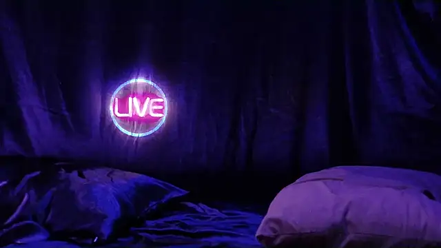 Snapshot of MickDollz chatting on 03.05.25 MickDollz online show from 03.05.25