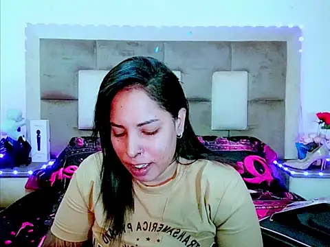 Snapshot of indiantopaz694u chatting on 06.23.26 indiantopaz694u online show from 06.23.26