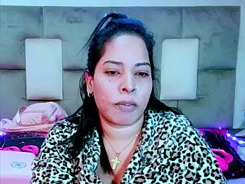Snapshot of indiantopaz694u chatting on 06.25.26 indiantopaz694u online show from 06.25.26