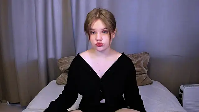 LaseyMoon online show from 03.01.25