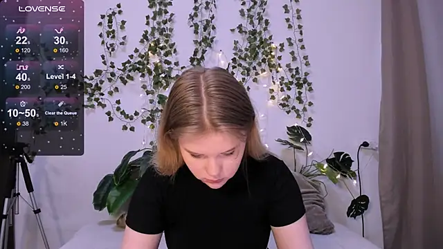 LaseyMoon online show from 03.12.25