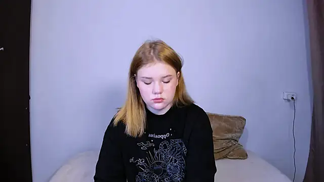 LaseyMoon online show from 09.29.25