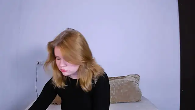 LaseyMoon online show from 10.18.25