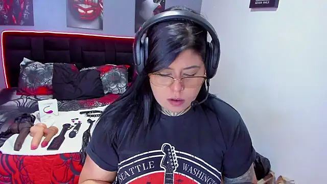 Snapshot of Veronika_metal chatting on 07.21.26 Veronika metal online show from 07.21.26