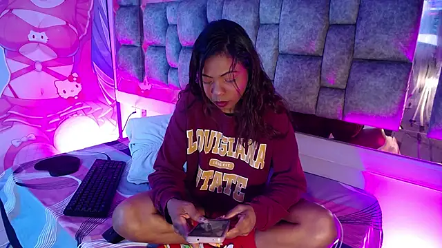 Snapshot of Agata_Grubisic chatting on 10.30.25 Agata Grubisic online show from 10.30.25