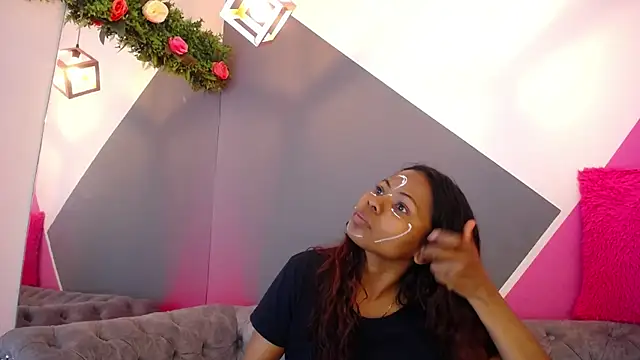 Snapshot of Agata_Grubisic chatting on 12.21.25 Agata Grubisic online show from 12.21.25