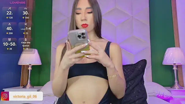 Snapshot of queen__violet chatting on 07.23.26 queen violet online show from 07.23.26